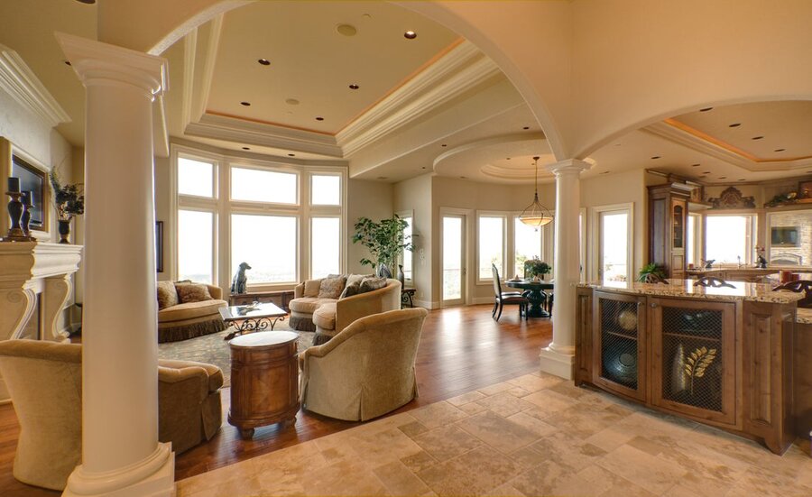 An open living space featuring in-ceiling high-end speakers and lighting fixtures.